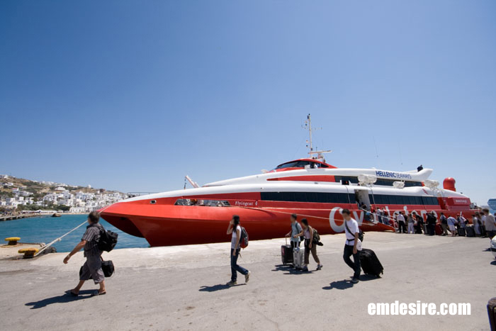 ギリシャ風景写真＠ミコノス島　高速船「Vodafone号」に乗り込む【超広角】