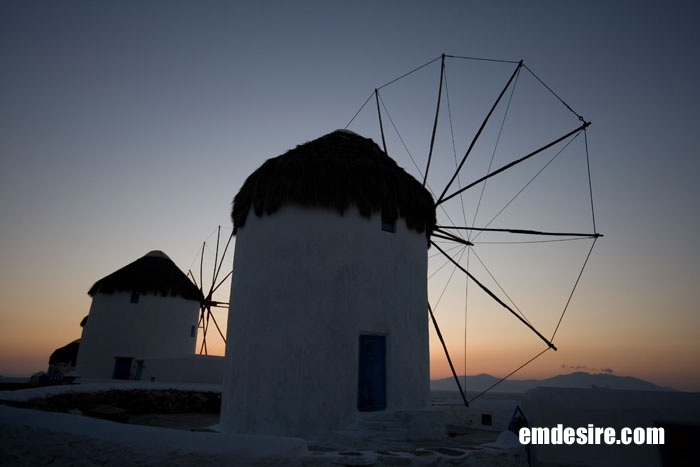 ギリシャ風景写真＠ミコノス島　カト･ミリの風車（夕暮れ）１