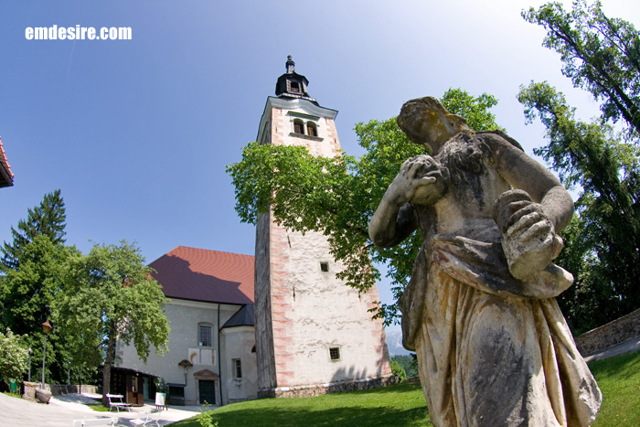 クロアチア・スロベニア風景写真＠聖母被昇天教会の鐘楼【魚眼】