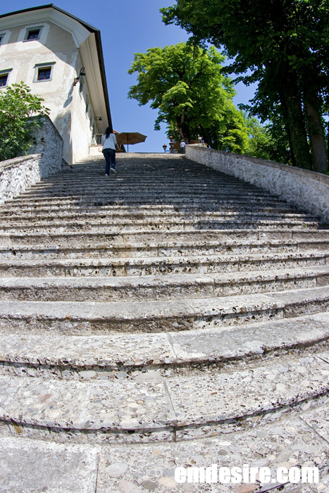 クロアチア・スロベニア風景写真＠聖母被昇天教会への階段【魚眼】
