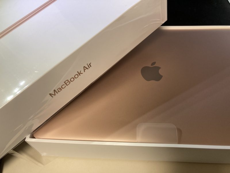 MacBook Air (Retina, 13-inch, 2020) を購入！あえてM1チップじゃないintel版を選びました。